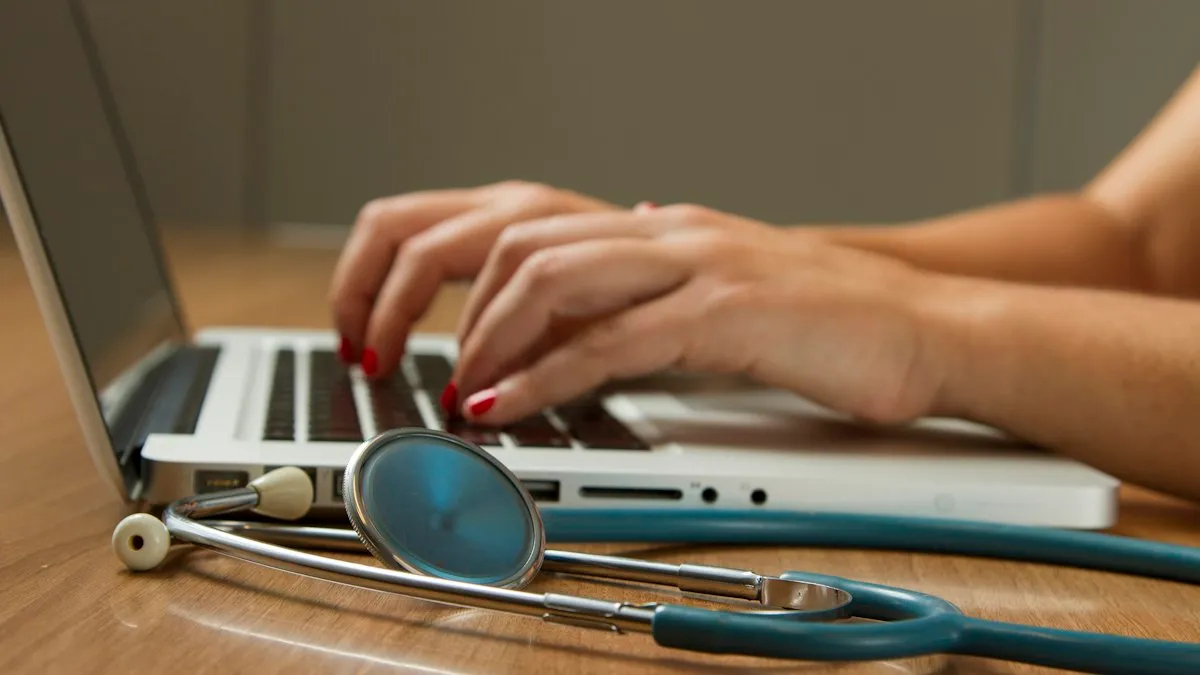 Assinatura Eletrônica de Prontuários e Prescrições Nutricionais: Validade Jurídica e Segurança sob a LGPD