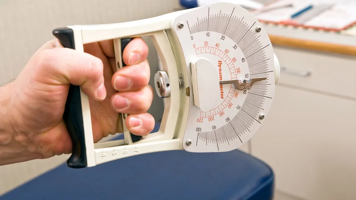 Avaliação Nutricional no Idoso Frágil: Mini Avaliação Nutricional, Sarcopenia e Dinamometria