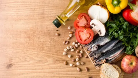 Terapia Nutricional na Esteatose Hepática Metabólica: Dieta Mediterrânea e Modulação de Lipídeos